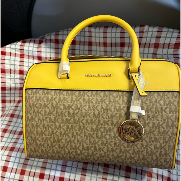 NWT Michael Kors Duffle or barrel bag - Picture 1 of 3